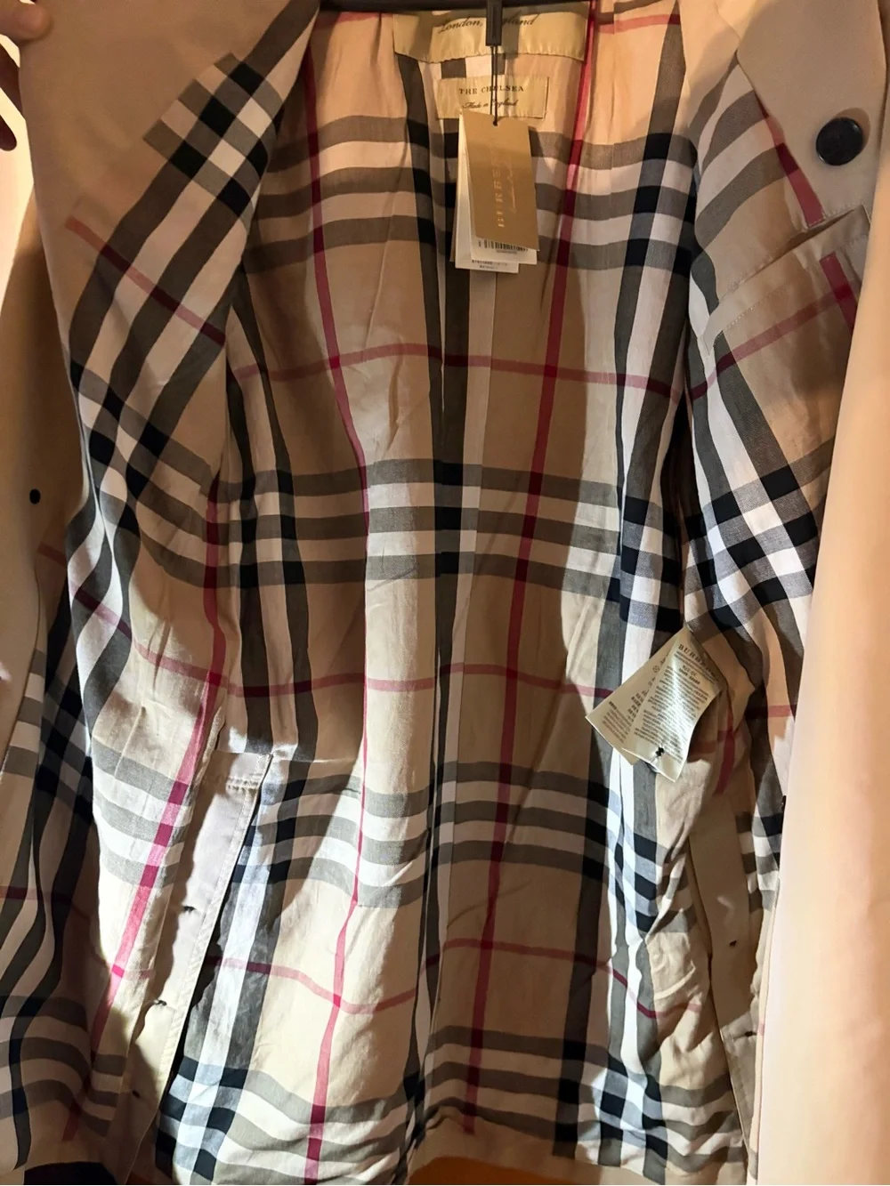 Burberry Beige Trench Coat with Vintage Check Lining - Picture 11 of 13